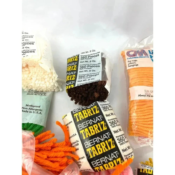 VTG Lot of 18 Bulky Heavy Rug Yarn Different Colors Bernat Brown Orange Yellow - Picture 6 of 15